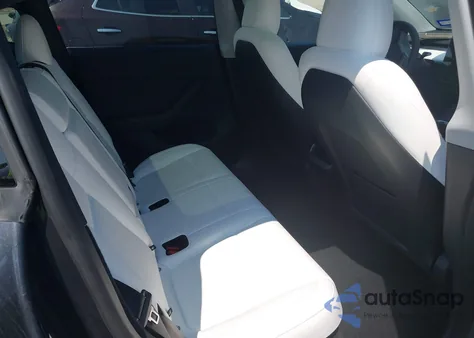 2025 Tesla Model Y Performance Dual Motor All-Wheel Drive z USA, uszkodzony, nr VIN 7SAYGDEF1SA344914